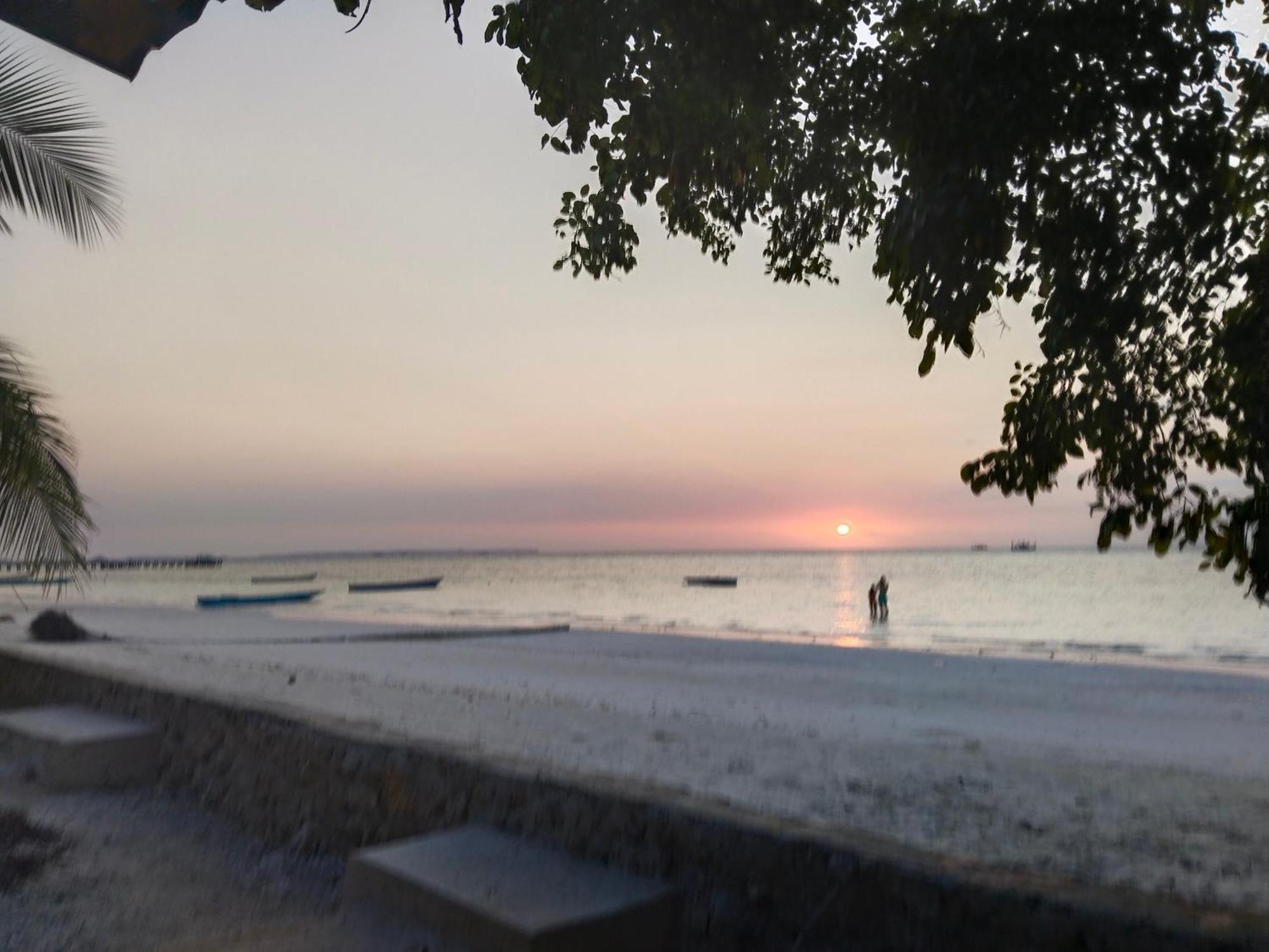 Tria Maria Cottage Ngurbloat Rom bilde